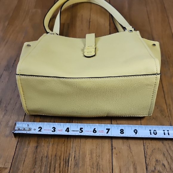 EUC Beautiful Guess Tropical Yellow Shoulder Crossbody Tote Bag Vacation Ready - Picture 9 of 13
